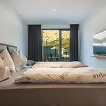 Bernard With Shared Pool Apartamento Makarska