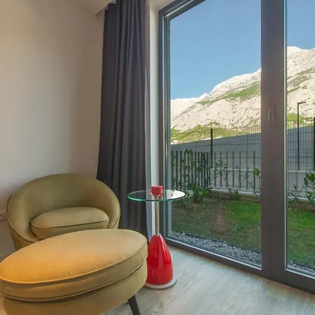 Bernard With Shared Pool Apartman
