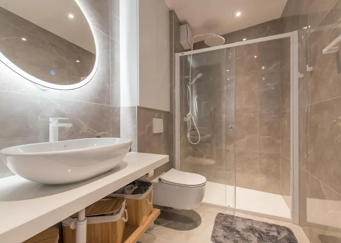 Bernard With Shared Pool *