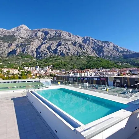 Bernard With Shared Pool Apartmán