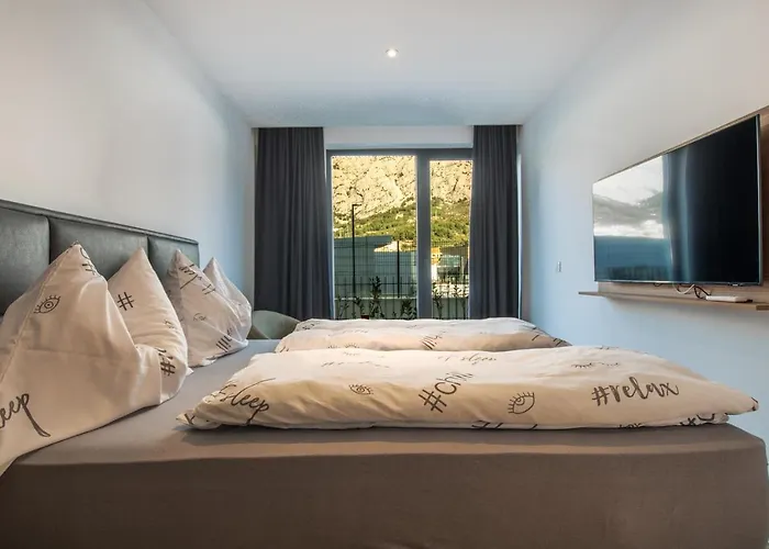 Bernard With Shared Pool Apartmán Makarská