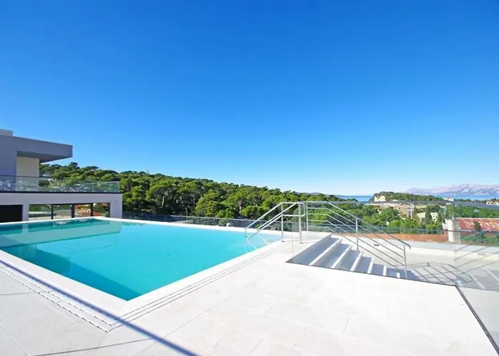 Bernard With Shared Pool Apartmán *